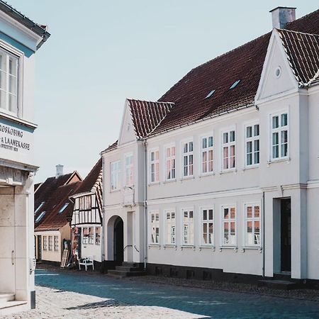 Kjobing Manor Acomodação com café da manhã Ærøskøbing Exterior foto