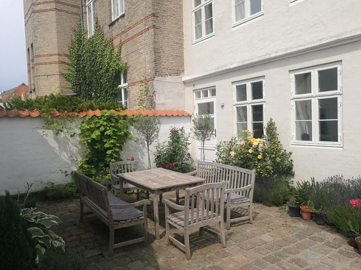 Kjobing Manor Acomodação com café da manhã Ærøskøbing Exterior foto