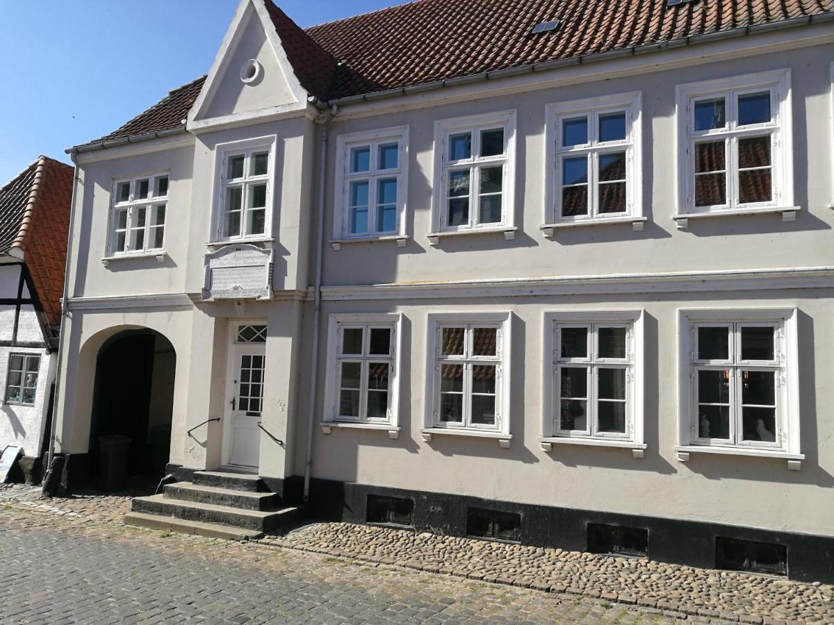 Kjobing Manor Acomodação com café da manhã Ærøskøbing Exterior foto